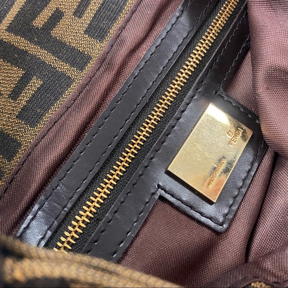 AUTHENTIC FENDI ZUCCA CLASSIC BAGUETTE - Picture 14 of 14